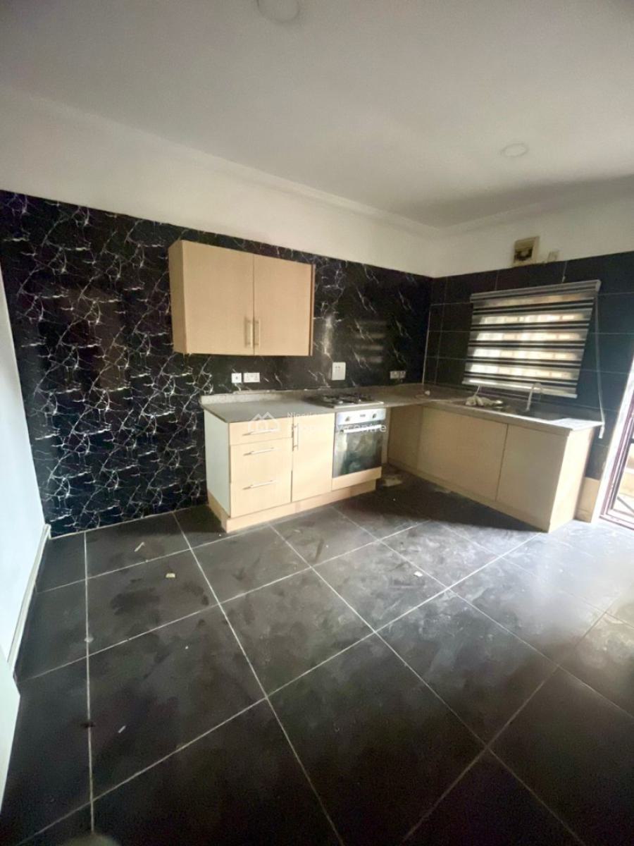 4 Bedroom Terrace with Bq, Osapa, Lekki, Lagos, Flat / Apartment for Sale
