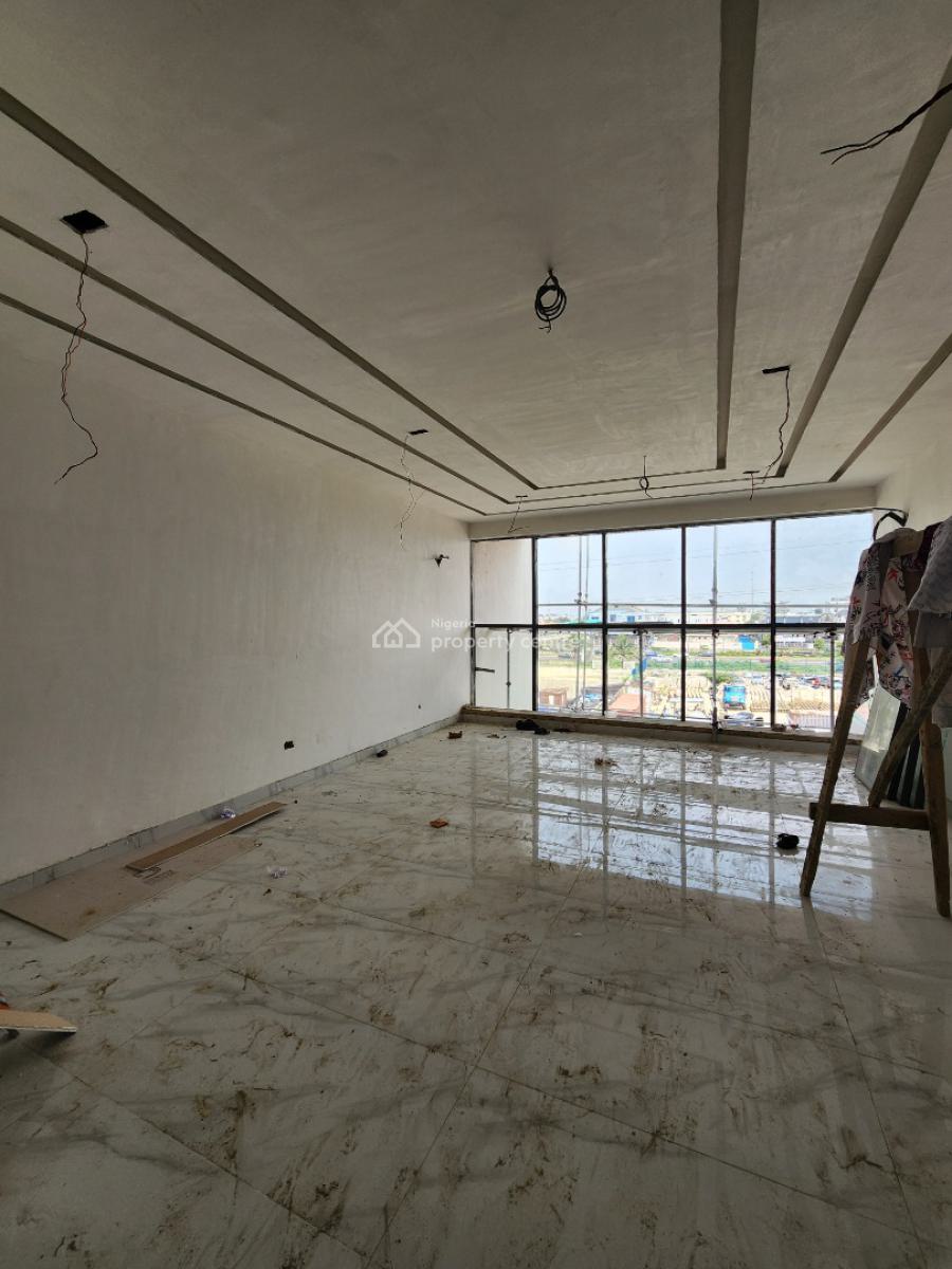 Luxury 1 Bedroom Apartment with Elevator, Gym, Pool, Lekki Phase 1, Lekki, Lagos, Flat / Apartment for Sale