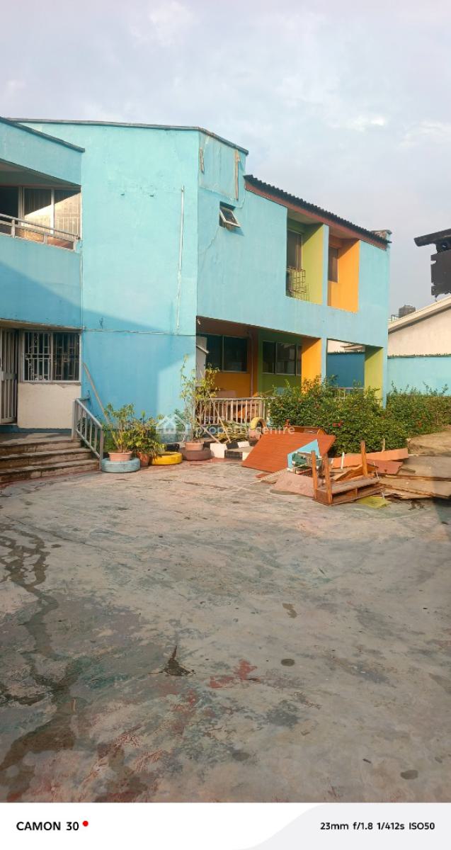 5-bedroom Duplex with 2 Units of Mini Flats Sitting on 1,100sqm, Omole Phase 1, Ikeja, Lagos, Detached Duplex for Rent