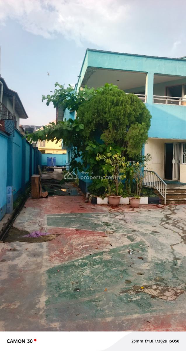 5-bedroom Duplex with 2 Units of Mini Flats Sitting on 1,100sqm, Omole Phase 1, Ikeja, Lagos, Detached Duplex for Rent