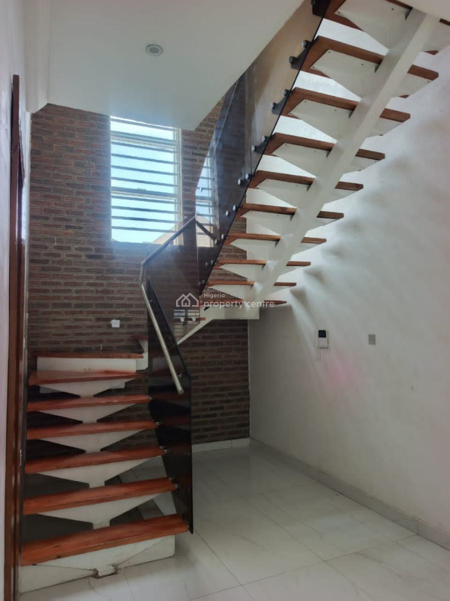 Spacious 4 Bedroom Fully Detatched House with a Room Bq, U3 Estate, Lekki Phase 1, Lekki, Lagos, Detached Duplex for Rent