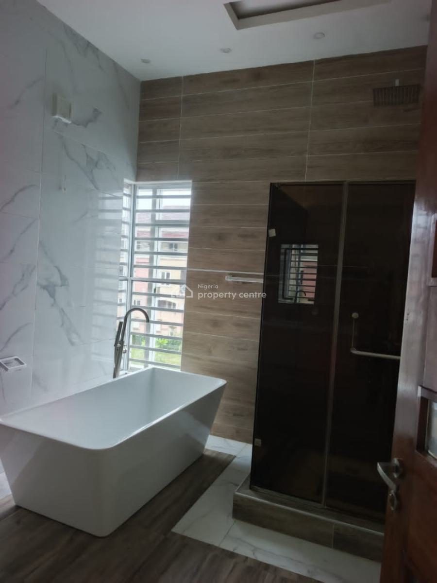 Spacious 4 Bedroom Fully Detatched House with a Room Bq, U3 Estate, Lekki Phase 1, Lekki, Lagos, Detached Duplex for Rent