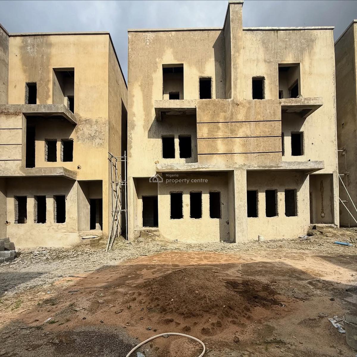 Distress !!! 4 Bedroom Terraced Duplex with a Room Bq (semi Finished), Guzape District, Abuja, Terraced Duplex for Sale