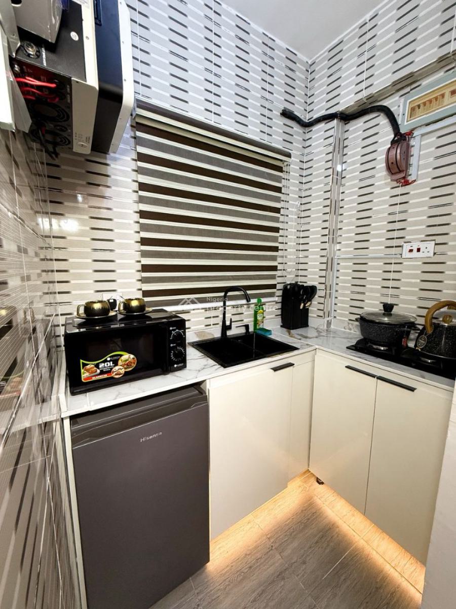 New Comfy & Portable 1 Bedroom Home, Alagomeji, Yaba, Lagos, Mini Flat (room and Parlour) Short Let