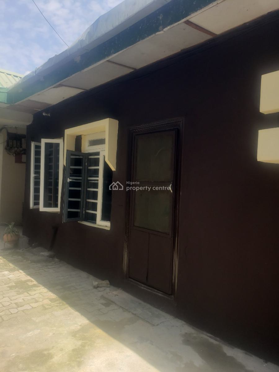 Self-serviced 3 Bedroom Apartment, Lekki Right, Lekki Phase 1, Lekki, Lagos, Flat / Apartment for Rent