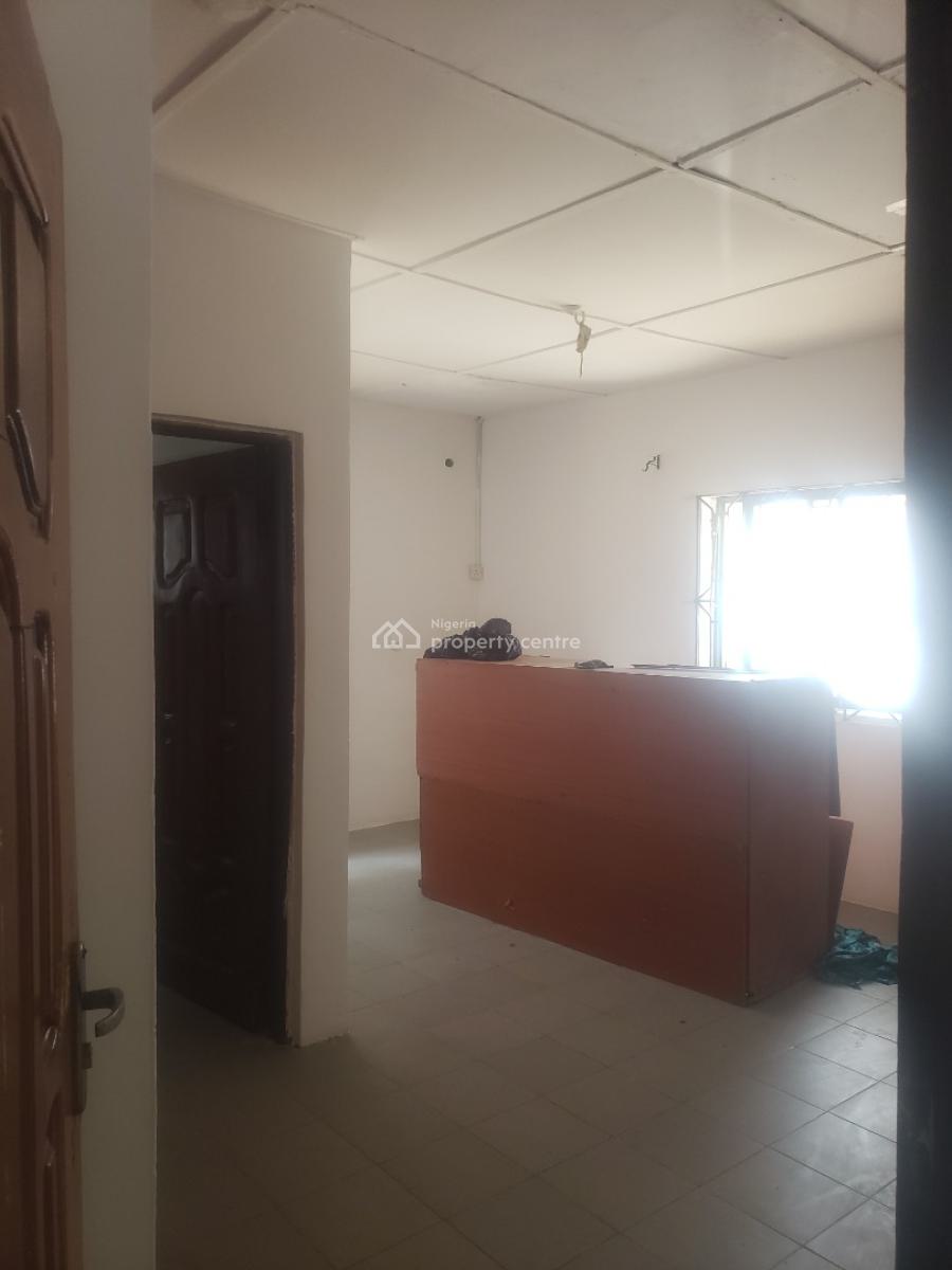 Self-serviced 3 Bedroom Apartment, Lekki Right, Lekki Phase 1, Lekki, Lagos, Flat / Apartment for Rent