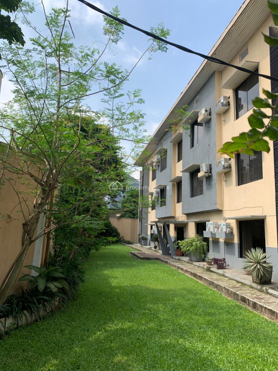 Luxury 3 Bedroom Ensuite Flat with Bq, Ample Grounds and Pool., Shonibare Estate, Ikeja Gra, Ikeja, Lagos, Flat / Apartment for Rent
