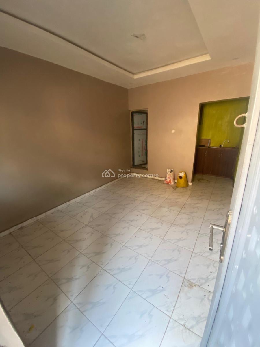 Executive, Very Decent, Standard, Nice Unit of Very Spacious Selfcontain, Market Street, Shomolu, Lagos, Self Contain (single Rooms) for Rent