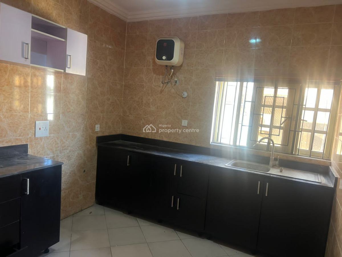Spacious and Newly Renovated 3 Bedroom Flat Upstairs  with Good Fiiting, Fila Osibo, Lekki Phase 1, Lekki, Lagos, Flat / Apartment for Rent