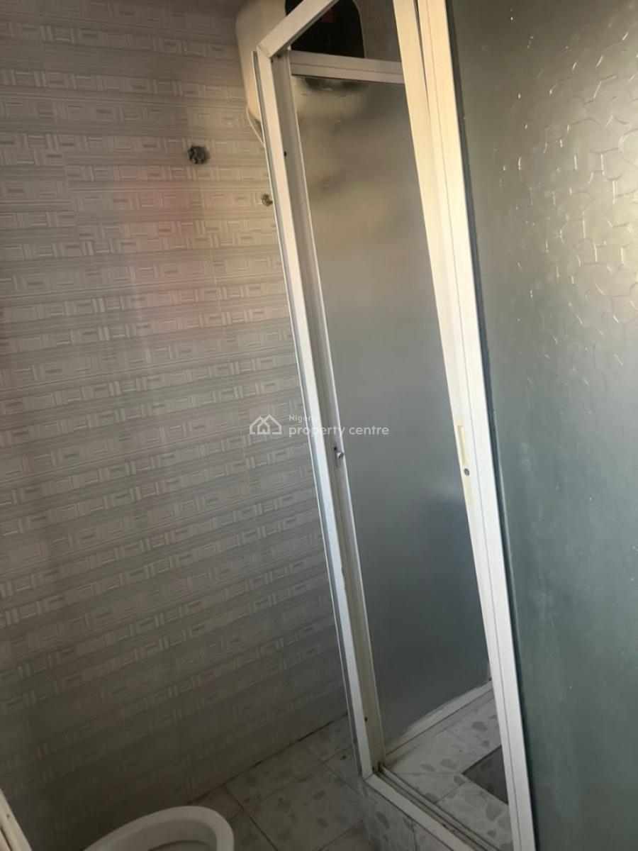 Spacious and Newly Renovated 3 Bedroom Flat Upstairs  with Good Fiiting, Fila Osibo, Lekki Phase 1, Lekki, Lagos, Flat / Apartment for Rent