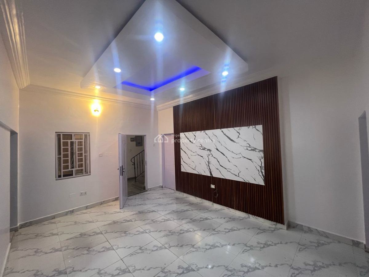 Standard 2 Bedroom Apartment, Lekki Phase 1, Lekki, Lagos, Flat / Apartment for Rent