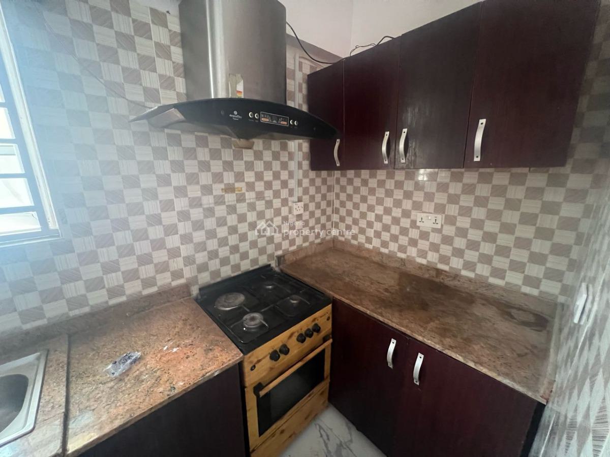 Standard 2 Bedroom Apartment, Lekki Phase 1, Lekki, Lagos, Flat / Apartment for Rent