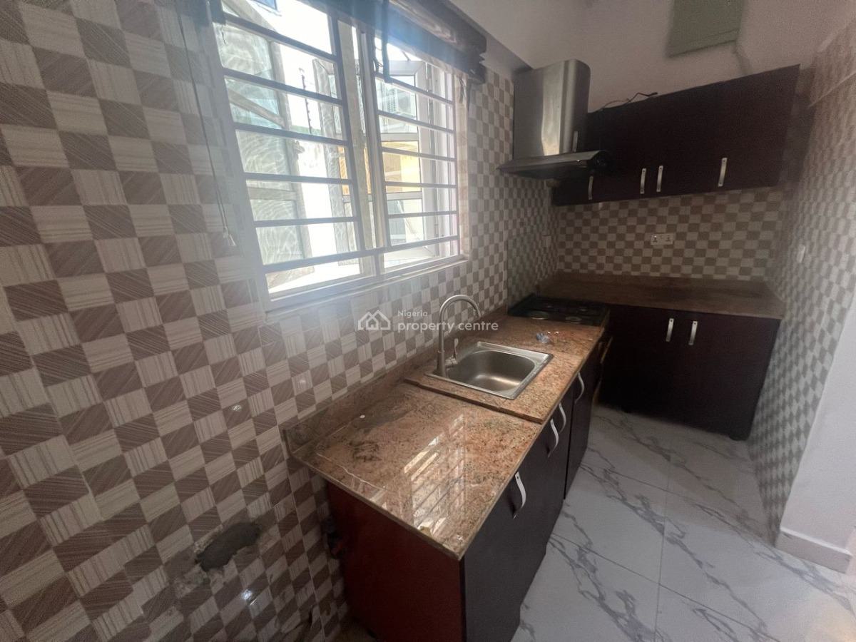 Standard 2 Bedroom Apartment, Lekki Phase 1, Lekki, Lagos, Flat / Apartment for Rent