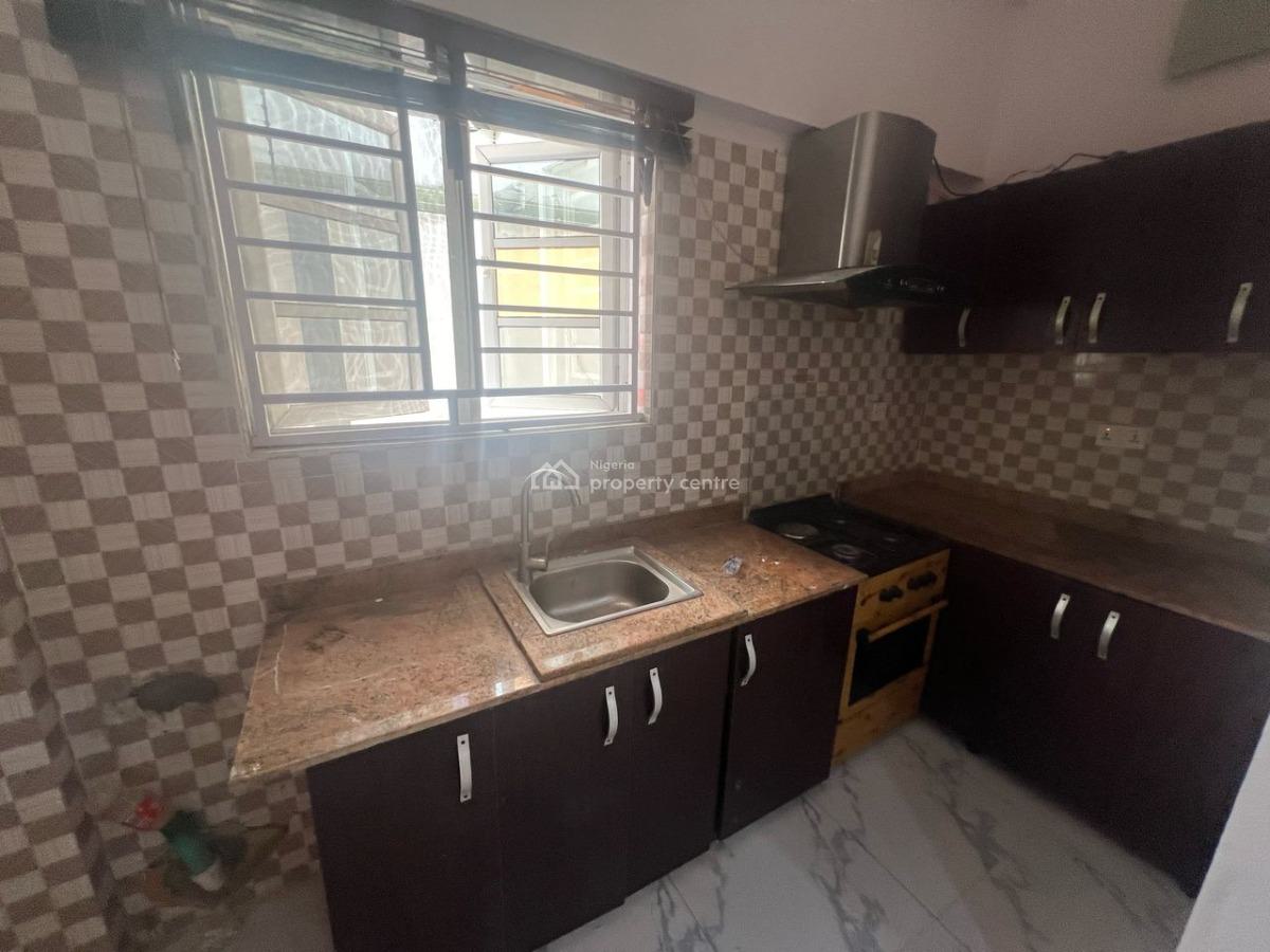 Standard 2 Bedroom Apartment, Lekki Phase 1, Lekki, Lagos, Flat / Apartment for Rent