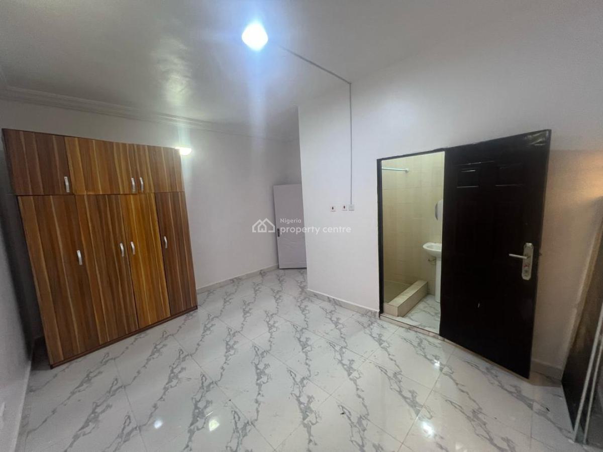 Standard 2 Bedroom Apartment, Lekki Phase 1, Lekki, Lagos, Flat / Apartment for Rent