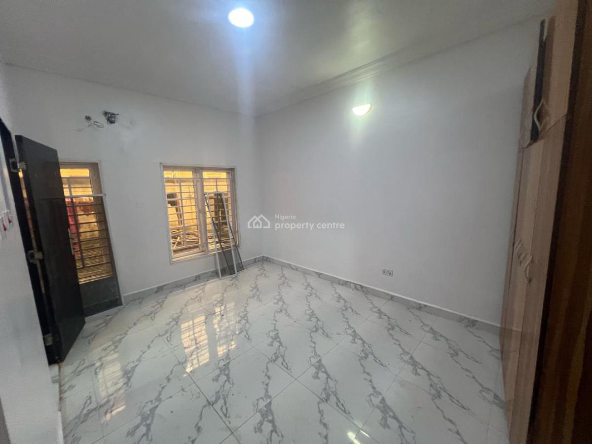 Standard 2 Bedroom Apartment, Lekki Phase 1, Lekki, Lagos, Flat / Apartment for Rent