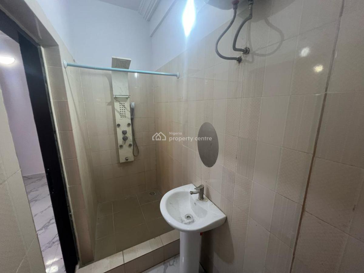 Standard 2 Bedroom Apartment, Lekki Phase 1, Lekki, Lagos, Flat / Apartment for Rent