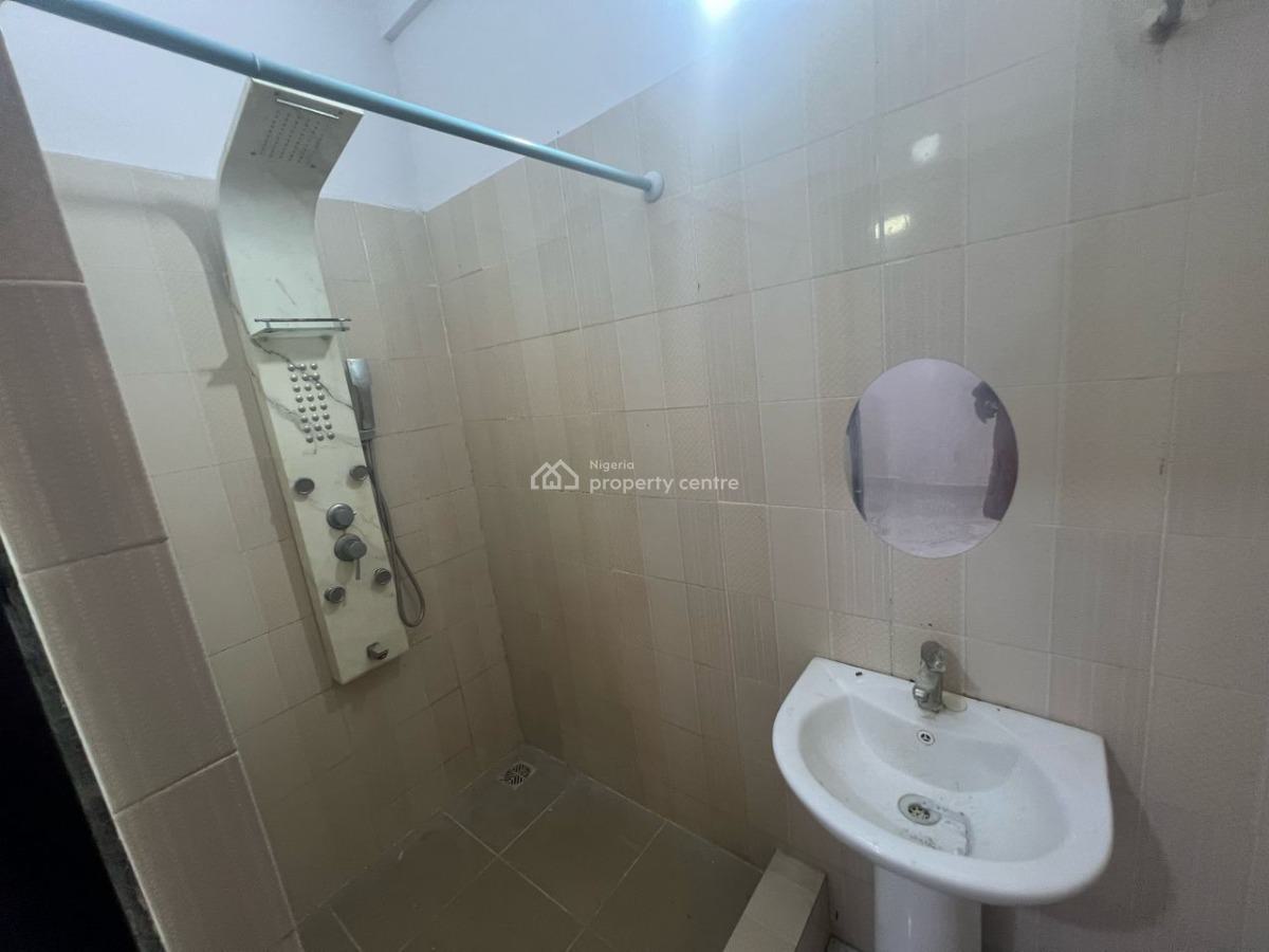 Standard 2 Bedroom Apartment, Lekki Phase 1, Lekki, Lagos, Flat / Apartment for Rent