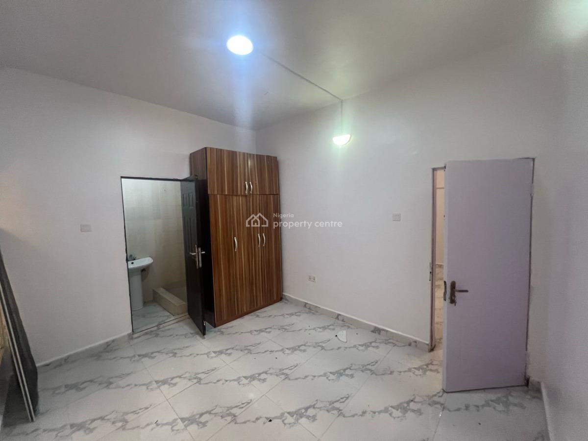 Standard 2 Bedroom Apartment, Lekki Phase 1, Lekki, Lagos, Flat / Apartment for Rent