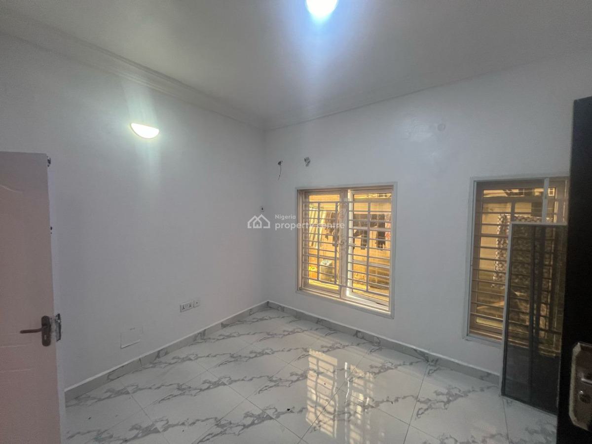 Standard 2 Bedroom Apartment, Lekki Phase 1, Lekki, Lagos, Flat / Apartment for Rent