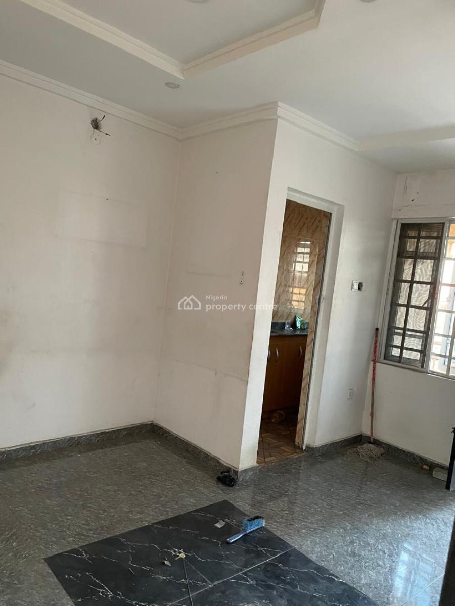 Clean Spacious Mini Flat Upstairs, Off Oseni Lawanson Surulere, Lawanson, Surulere, Lagos, Mini Flat (room and Parlour) for Rent