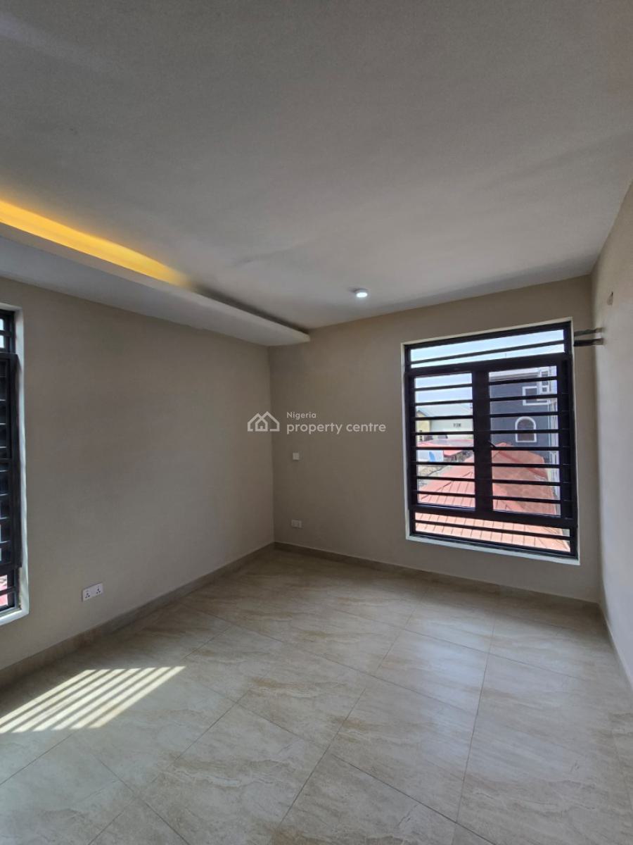 Well Finished Serviced 3 Bedroom Flat with a Room Bq, Lekki Phase 1, Lekki, Lagos, Flat / Apartment for Sale