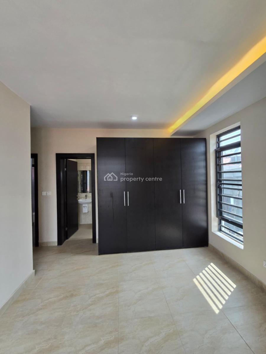 Well Finished Serviced 3 Bedroom Flat with a Room Bq, Lekki Phase 1, Lekki, Lagos, Flat / Apartment for Sale