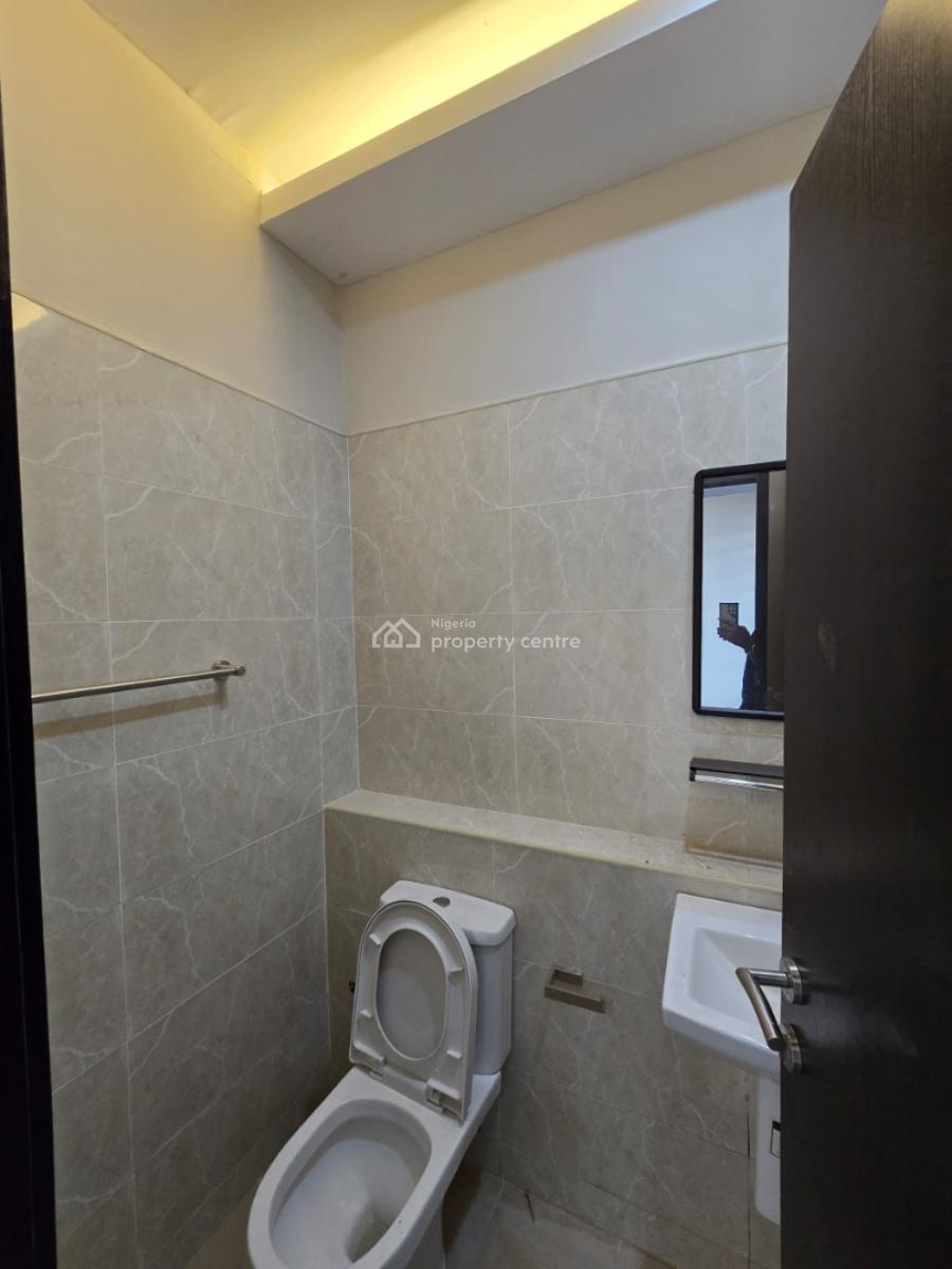 Well Finished Serviced 3 Bedroom Flat with a Room Bq, Lekki Phase 1, Lekki, Lagos, Flat / Apartment for Sale