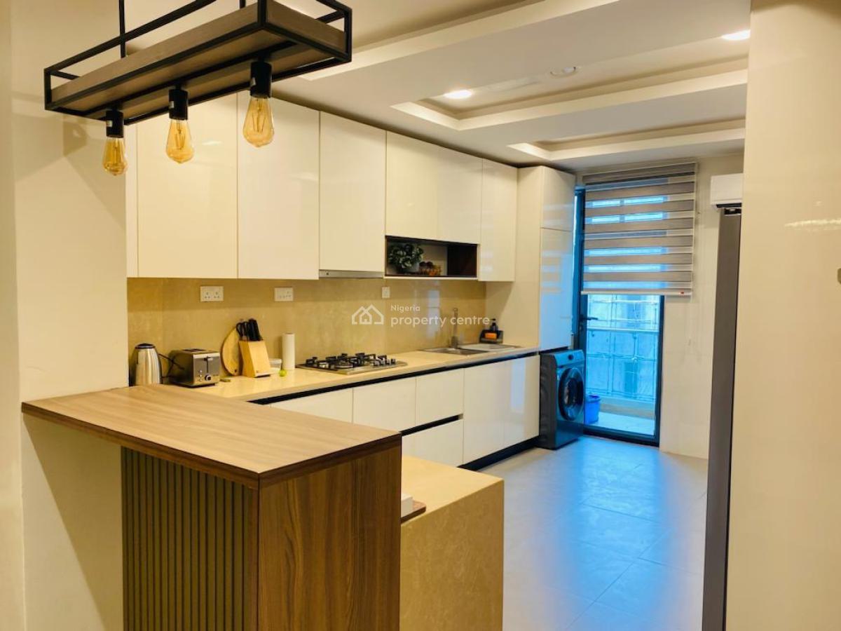 Executive 1 Bedroom Apartment with Swimming Pool, Gym & Snooker, Lekki Phase 1, Lekki, Lagos, Flat / Apartment Short Let