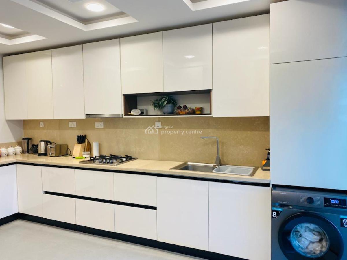 Executive 1 Bedroom Apartment with Swimming Pool, Gym & Snooker, Lekki Phase 1, Lekki, Lagos, Flat / Apartment Short Let