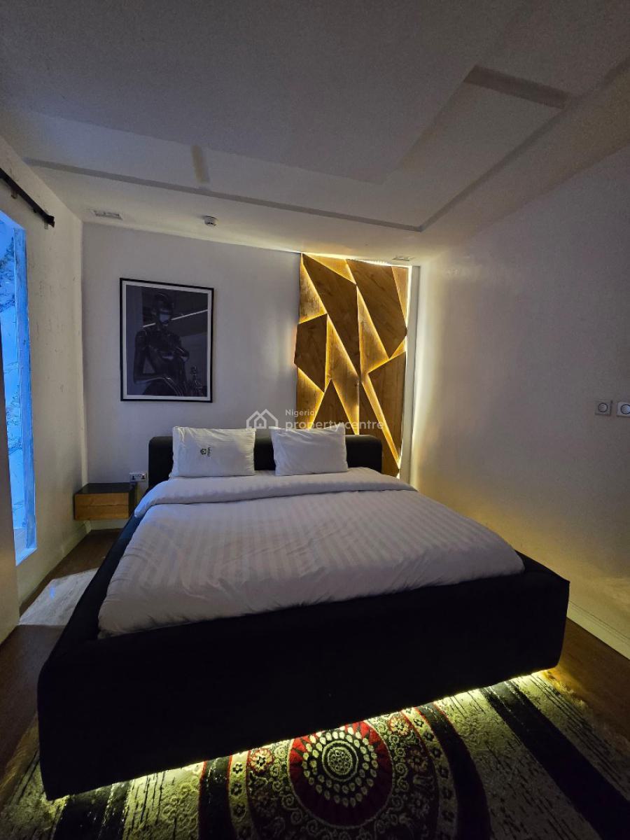 Executive 1 Bedroom Apartment with Swimming Pool, Gym & Snooker, Lekki Phase 1, Lekki, Lagos, Flat / Apartment Short Let