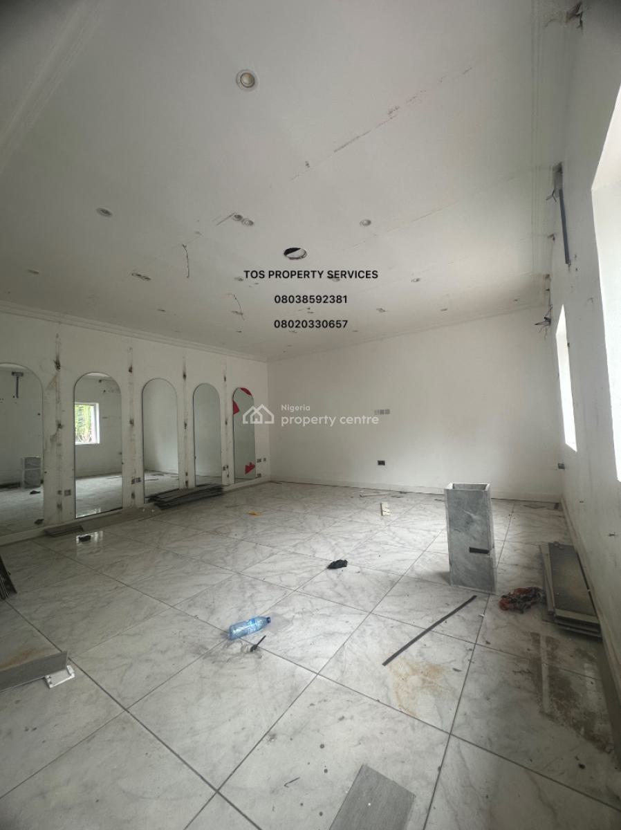 Entire Floor Commercial Space Facing The Road, Directly Facing a Busy Road, Lekki Phase 1, Lekki, Lagos, Restaurant / Bar for Rent