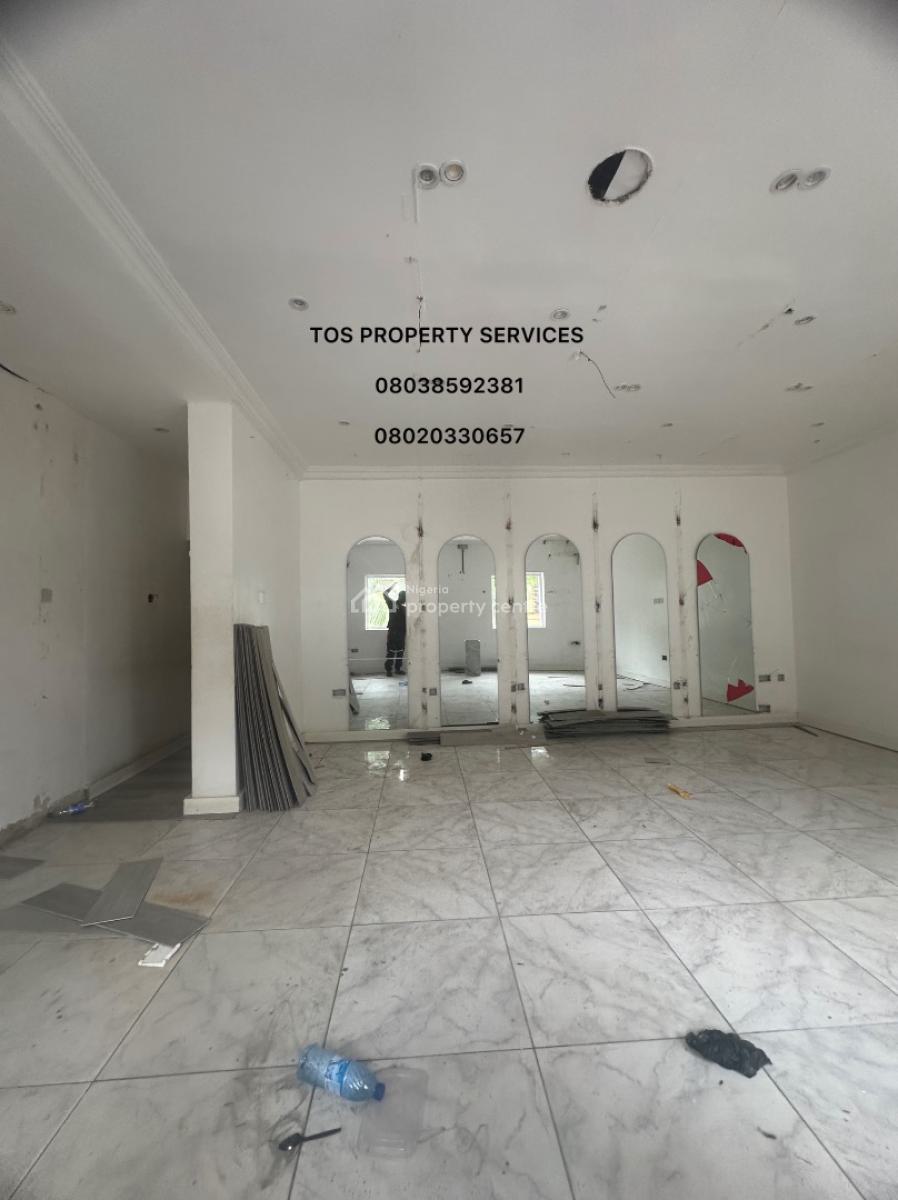 Entire Floor Commercial Space Facing The Road, Directly Facing a Busy Road, Lekki Phase 1, Lekki, Lagos, Restaurant / Bar for Rent