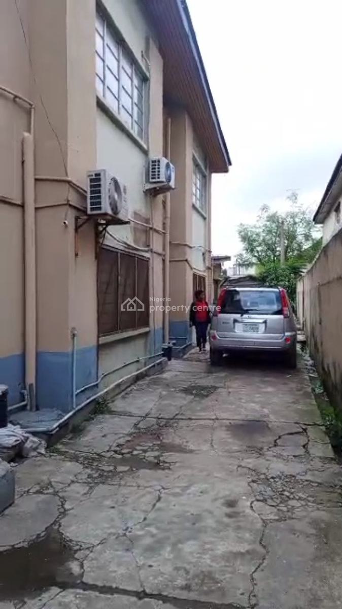 4nos 3bedroom Flats with 6rooms Bq on 950sqm, Off Sura Mogaji, Ilupeju, Lagos, Block of Flats for Sale