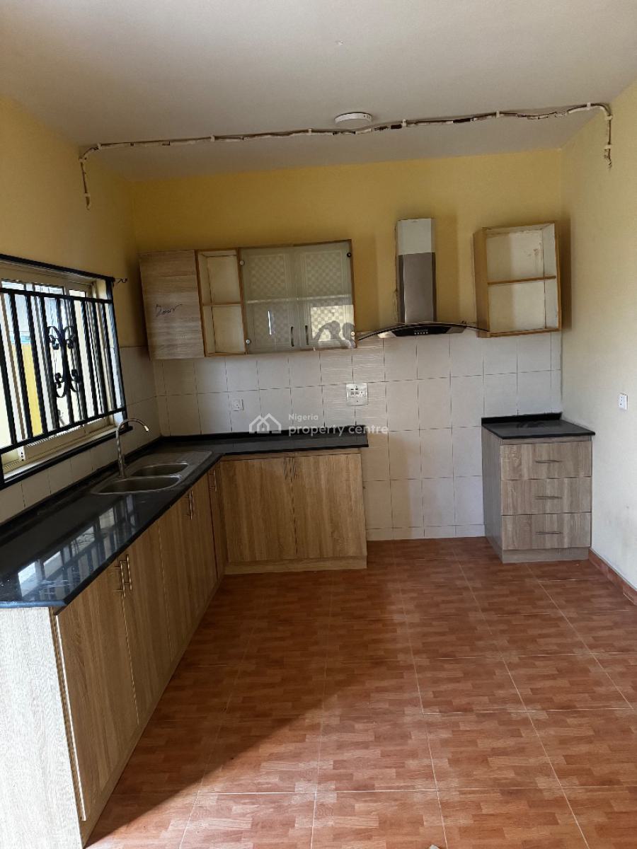 Well Maintained 3-bedroom Ensuite Apartment, Ikota, Lekki, Lagos, Flat / Apartment for Rent