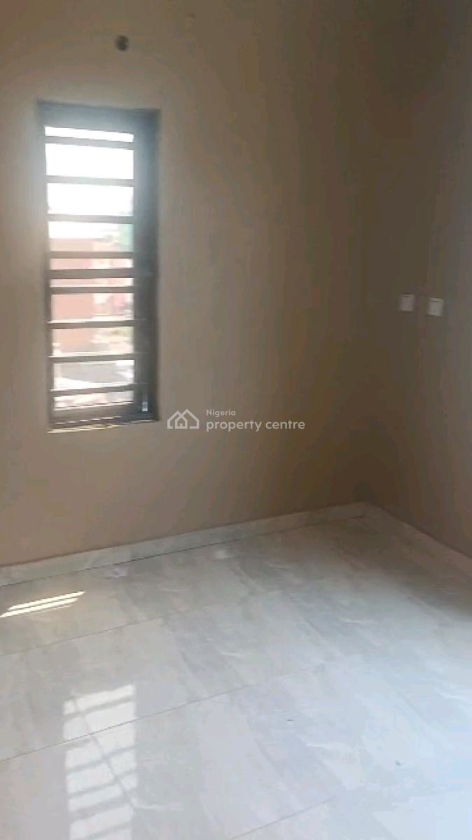 Standard and Spacious Mini Flat, Adekunle, Adekunle, Yaba, Lagos, Mini Flat (room and Parlour) for Rent