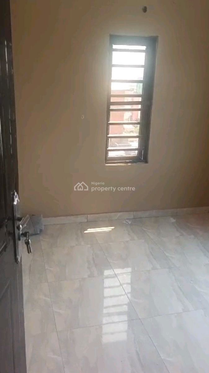 Standard and Spacious Mini Flat, Adekunle, Adekunle, Yaba, Lagos, Mini Flat (room and Parlour) for Rent