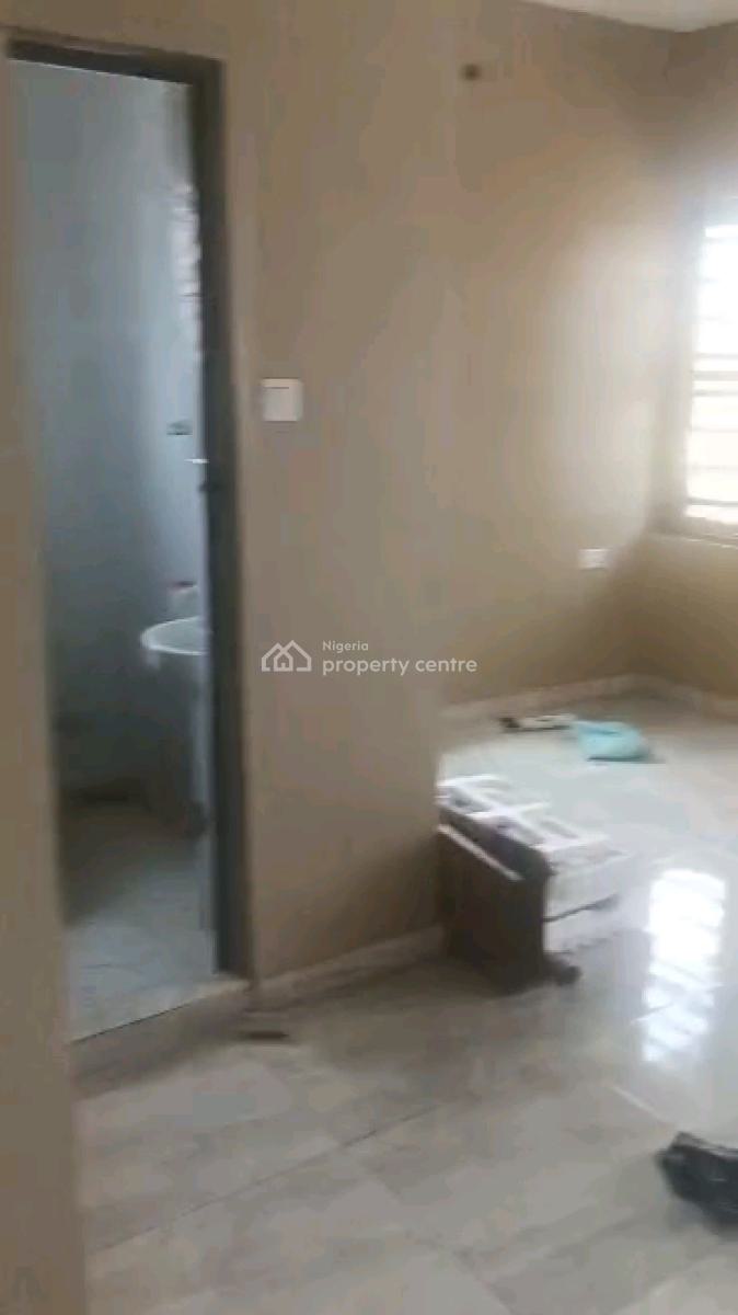 Standard and Spacious Mini Flat, Adekunle, Adekunle, Yaba, Lagos, Mini Flat (room and Parlour) for Rent