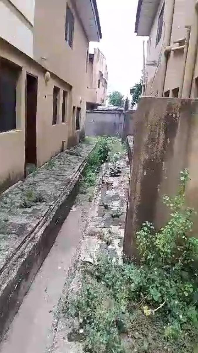 30 Rooms Hotel on 2218sqm, Chivita Ajao Estate, Mafoluku, Oshodi, Lagos, Hotel / Guest House for Sale