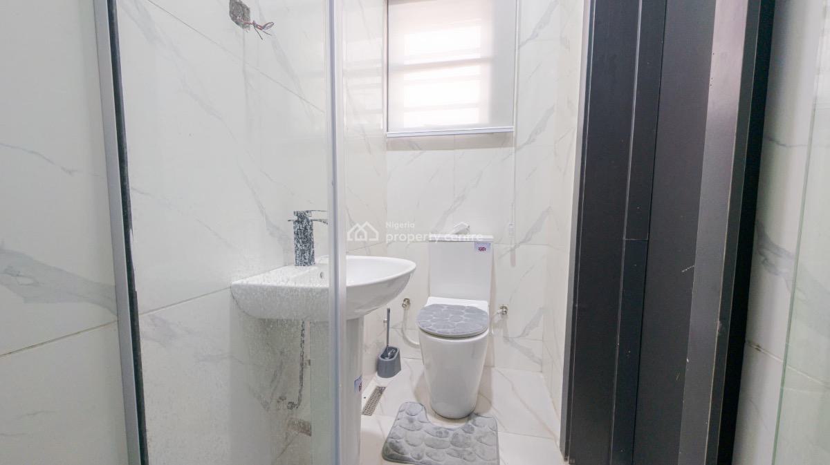 Beautiful 1bedroom Penthouse with Bathtub , Ps5, Private Spacious Co, Lekki Phase 1, Lekki, Lagos, Flat / Apartment Short Let