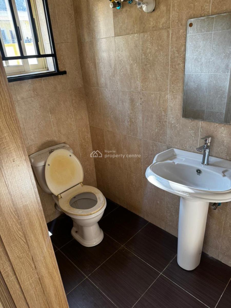 Well Maintained 3-bedroom Ensuite Apartment, Ikota, Ikota, Lekki, Lagos, Flat / Apartment for Rent