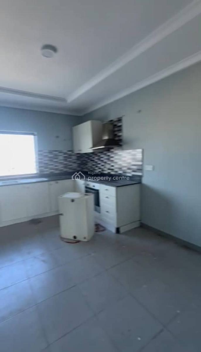 Lovely 3bedroom Flat, Laula Ibrahim Street Off Akoka, Yaba, Lagos, Flat / Apartment for Rent