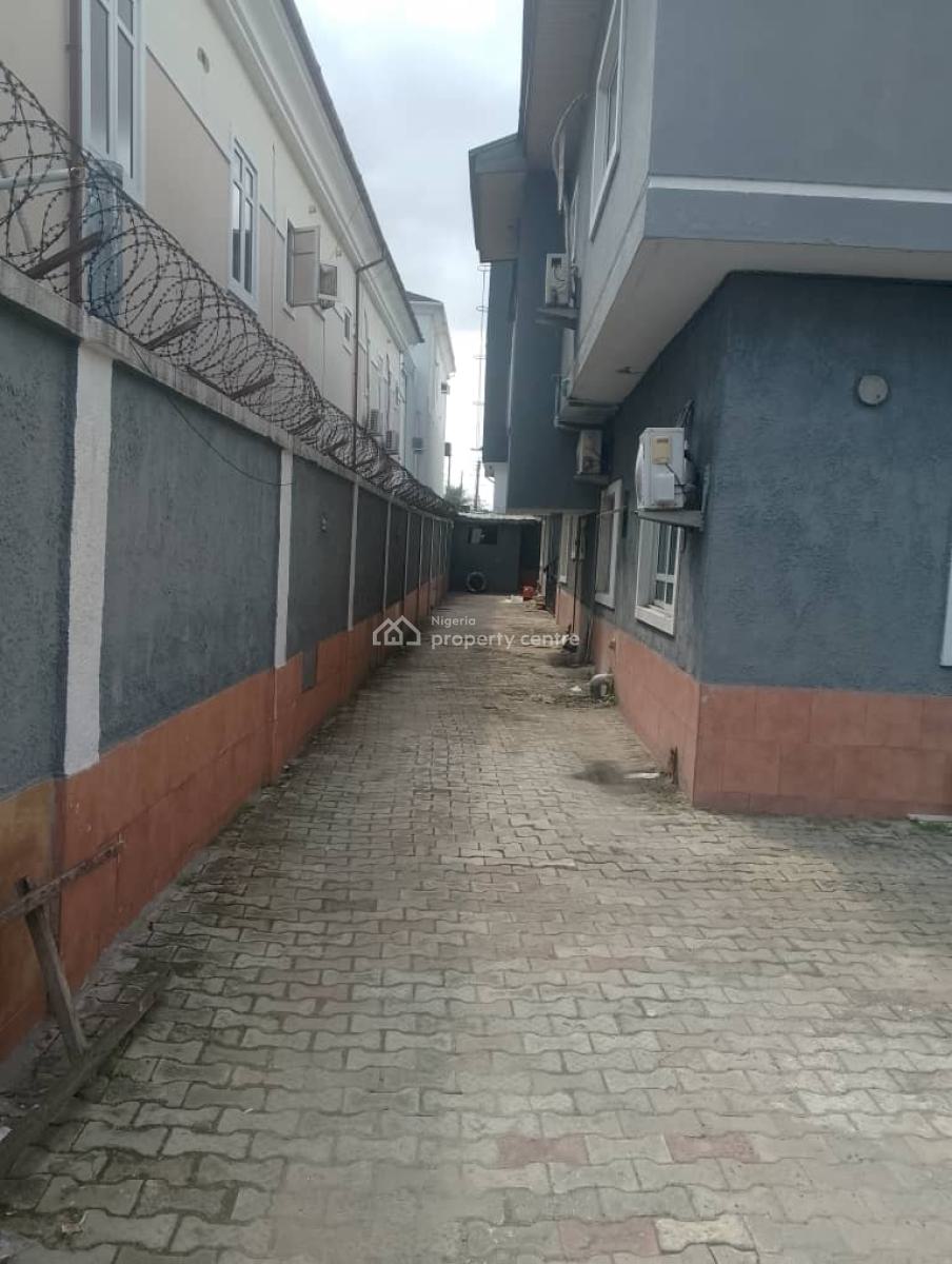 Self Contain, Off Omorere Johnson, Lekki Phase 1, Lekki, Lagos, Flat / Apartment for Rent