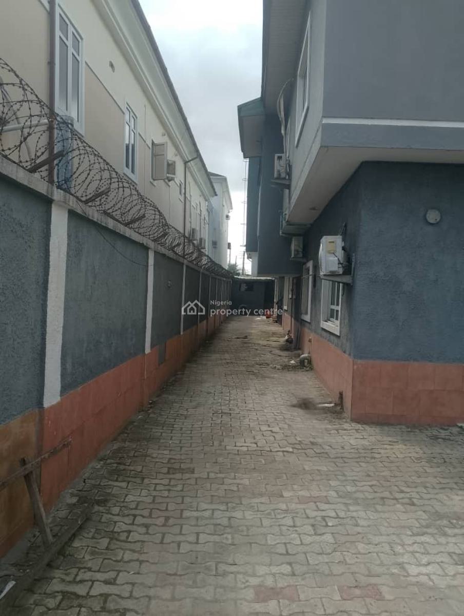 Self Contain, Off Omorere Johnson, Lekki Phase 1, Lekki, Lagos, Flat / Apartment for Rent