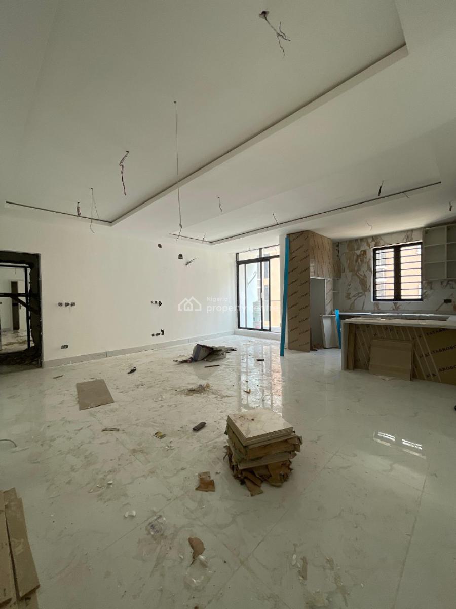 Spacious 2 Bedroom Apartment with Gym and Elevator, Lekki Phase 1, Lekki, Lagos, Flat / Apartment for Sale