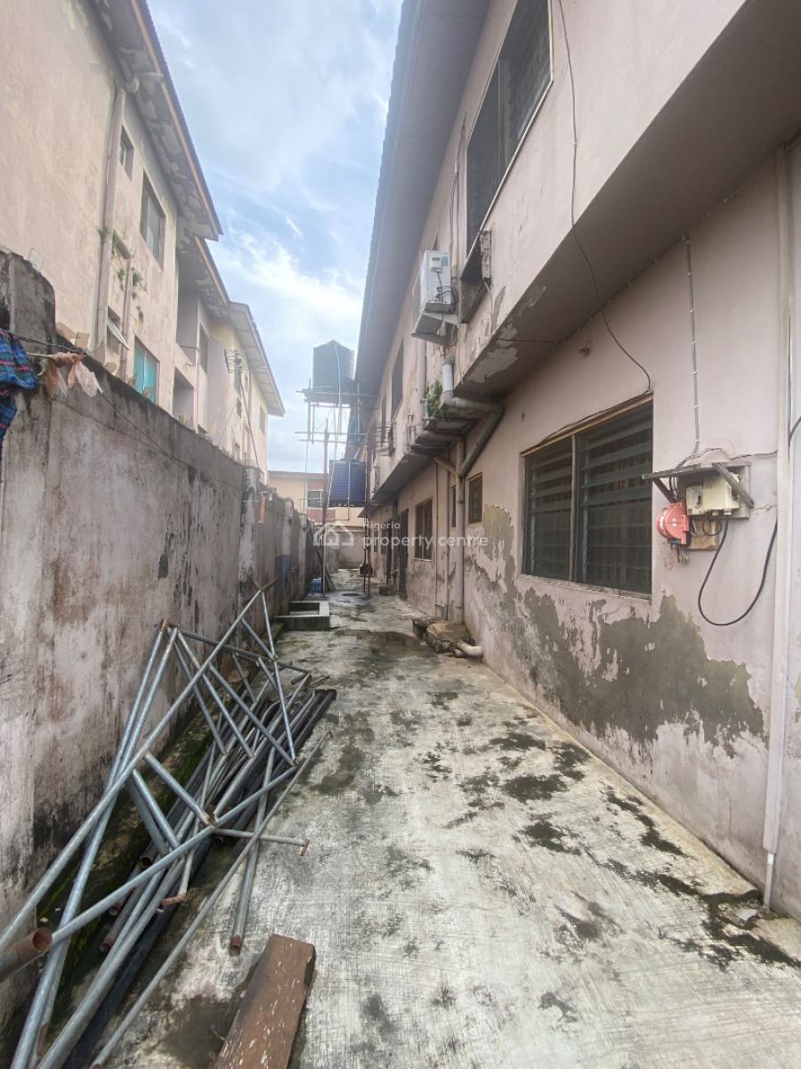 a Block of Flat, Isiba Oluwo, Egbeda, Alimosho, Lagos, Block of Flats for Sale