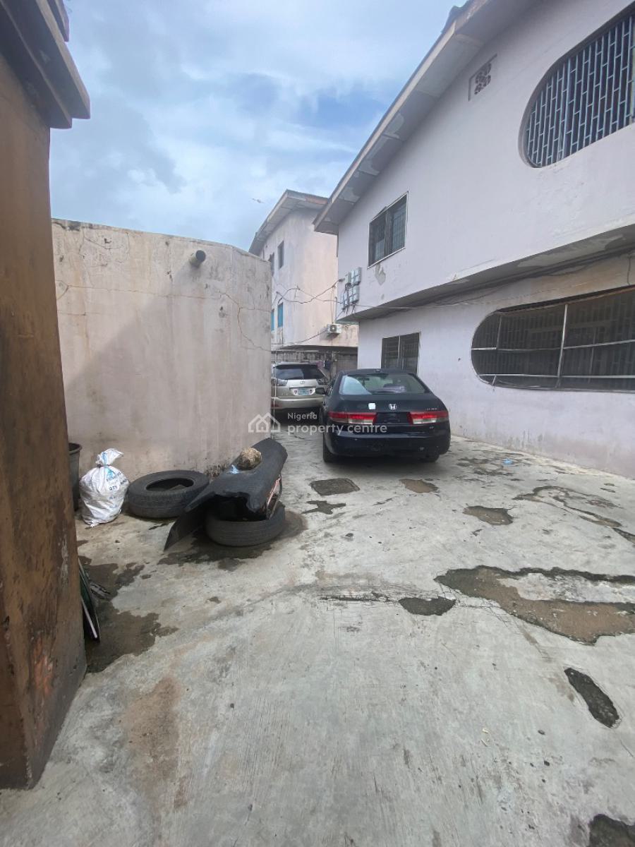a Block of Flat, Isiba Oluwo, Egbeda, Alimosho, Lagos, Block of Flats for Sale