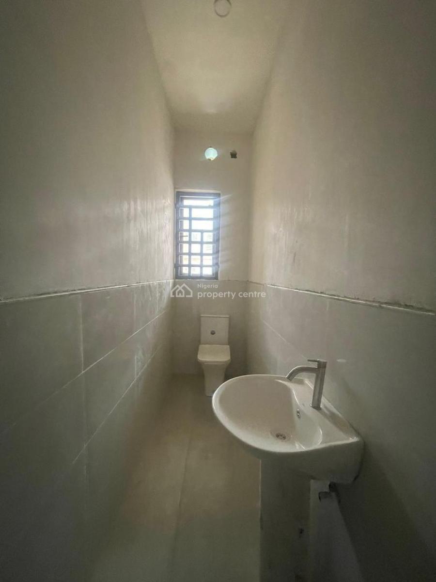 Fully Serviced 4 Bedroom Apartment W/ Bq, Elevator Good for Investmen, Lekki Phase 1, Lekki, Lagos, Flat / Apartment for Sale