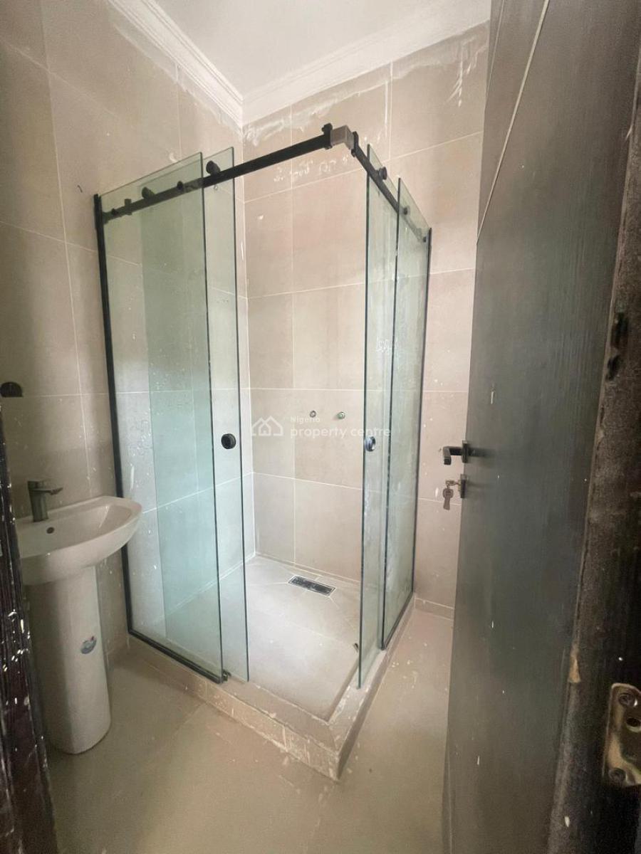 Fully Serviced 4 Bedroom Apartment W/ Bq, Elevator Good for Investmen, Lekki Phase 1, Lekki, Lagos, Flat / Apartment for Sale