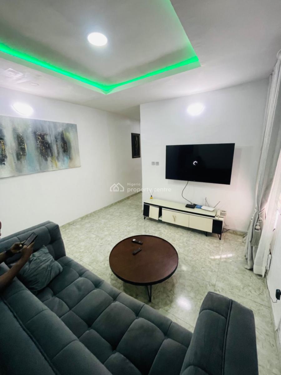 Furnished 1 Bedroom with Pool, Gym, 24/7hrs Power & Visitors Bathroom, Chevron, Lekki, Lagos, Flat / Apartment Short Let